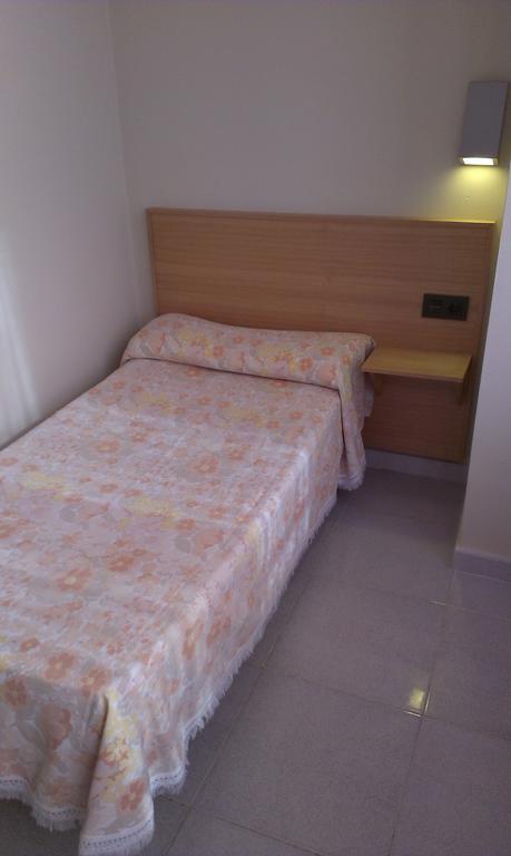 Hostal Bisbal Only Adults No Ac Βαλένθια Δωμάτιο φωτογραφία