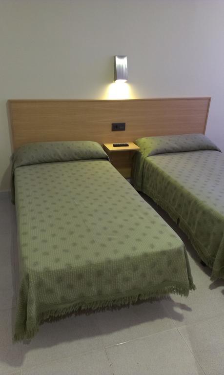 Hostal Bisbal Only Adults No Ac Βαλένθια Δωμάτιο φωτογραφία