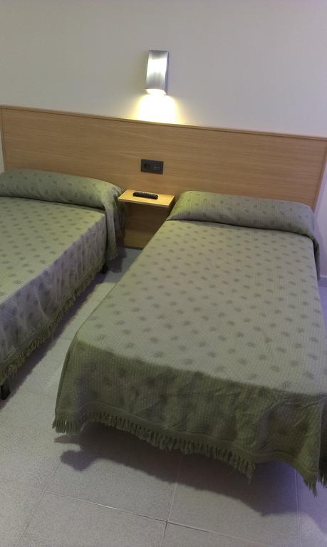 Hostal Bisbal Only Adults No Ac Βαλένθια Δωμάτιο φωτογραφία