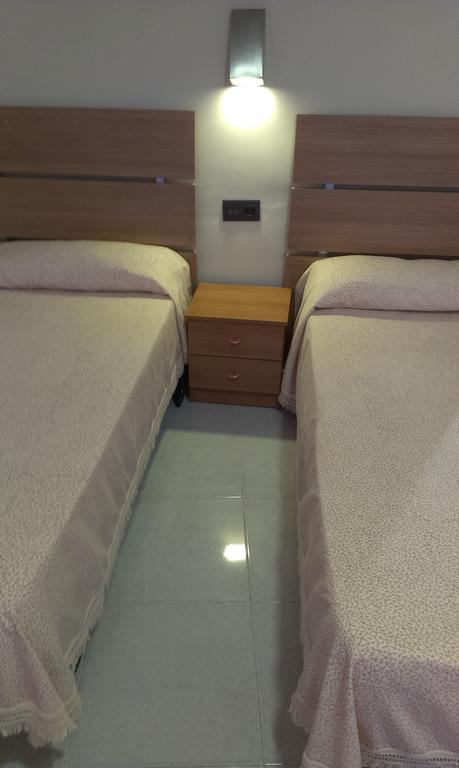 Hostal Bisbal Only Adults No Ac Βαλένθια Δωμάτιο φωτογραφία